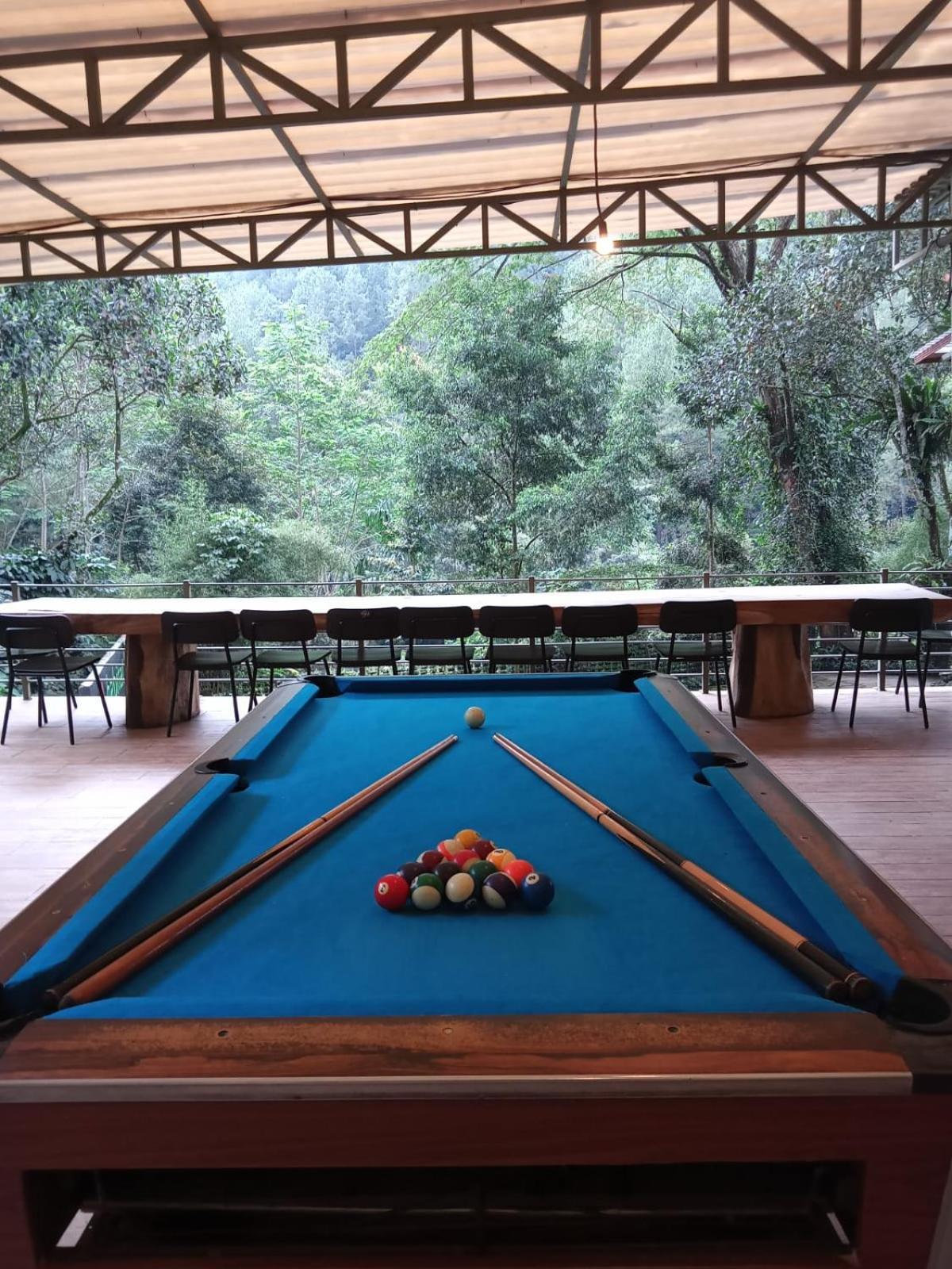Hotel Habitat Hills à Cisarua Extérieur photo
